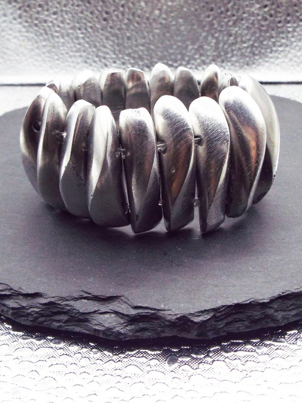 EXCEPTIONAL STAINLESS STEEL WIDE SCULPTURAL UNDULATING WINGS STRETCH BRACELET 69